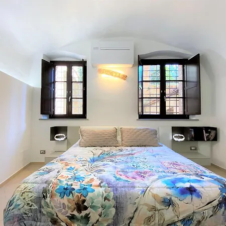 Violante House Apartment